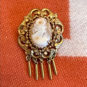 Vintage Florenza carved Shell Cameo Mid Century Bullet Brooch Gold Tone